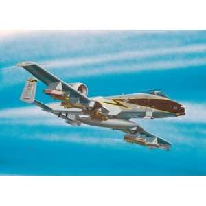    Monogram 1/100 A10 Thunderbolt Aircraft (Snap Kit) Toys & Games