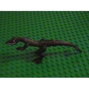 Lego Dinosaur Raptor From Dino Attack Minifigure (Black with Yellow 
