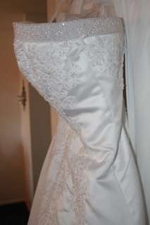 Classic Bridal Wedding Dress & 4 Accesories More  