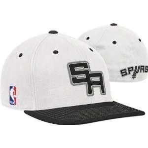  San Antonio Spurs 2010 2011 Official On Court Flex Fit Hat 