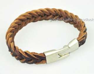   clasp colour brown leather as picture real item shooted size it is 7