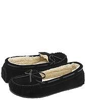 Minnetonka Cally Slipper vs GUESS G shine Half Flap