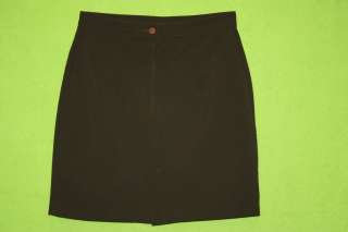 of front bottom of skirt middle of hem closure zipper