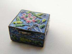 VINTAGE CHINESE GUILLOCHE ENAMEL ON COPPER PILL BOX  