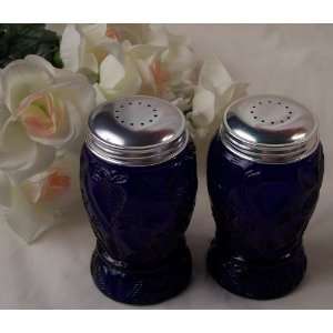  Best Quality  Cobalt Blue Strawberry Pattern Salt & Pepper 
