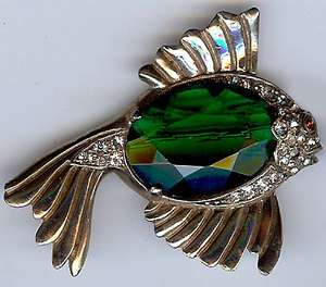VINTAGE REJA STYLE RHINESTONE FACETED GREEN GLASS FISH PIN  