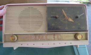 1956 RCA Victor Tube Clock Radio Alarm Pink 8 C 7FE  