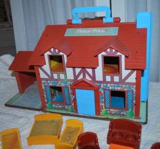 VINTAGE FISHER PRICE LITTLE PEOPLE TUDOR HOUSE & ACC  