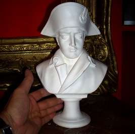   Napoléon Petit buste trés fin hauteur 28 cms 2063