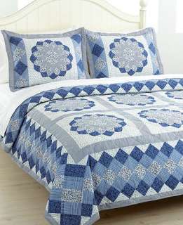 Blue Dahlia Quilt Set   Quilts & Bedspreads   Bed & Baths
