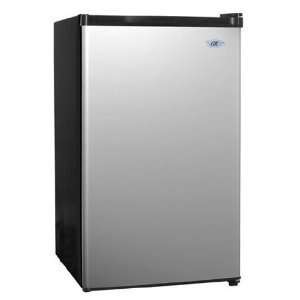  Sunpentown RF 440S Compact Refrigerators