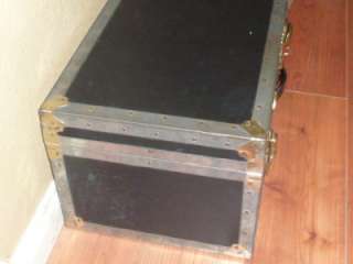 VINTAGE STEAMER CHEST / TRUNK / FOOT LOCKER / STORAGE CASE /TRAIN 