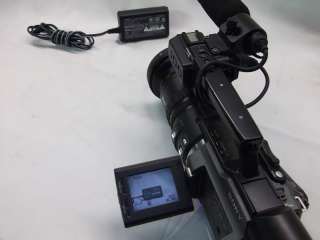 Sony Handycam DSR PD170 Mini DV 3 CCD Digital Camcorder   Black 