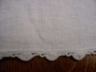 VTG HAND EMBROIDERED CROCHETED FLORAL TABLECLOTH 36X42  